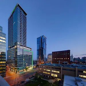 https://holiday-inn-hotel-and-suites-montreal-centre-ville-quest.hotels-in-montreal.org